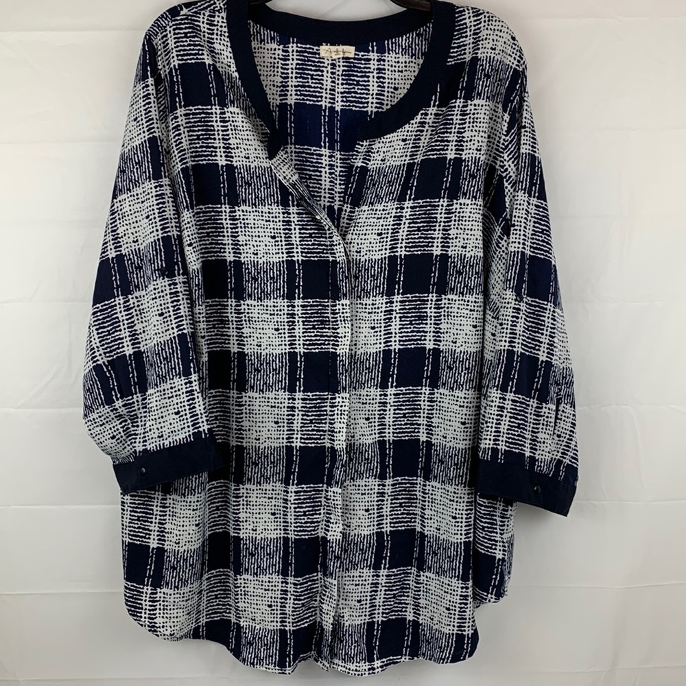 Antilia Femme dark blue and white blouse